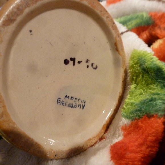 Rare Antique German Beer Stein – Christmas Theme, Raised Relief, Pewter Lid, 10" - Picture 12 of 12